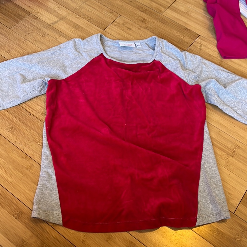 d&co velvet 3/4 sleeve top